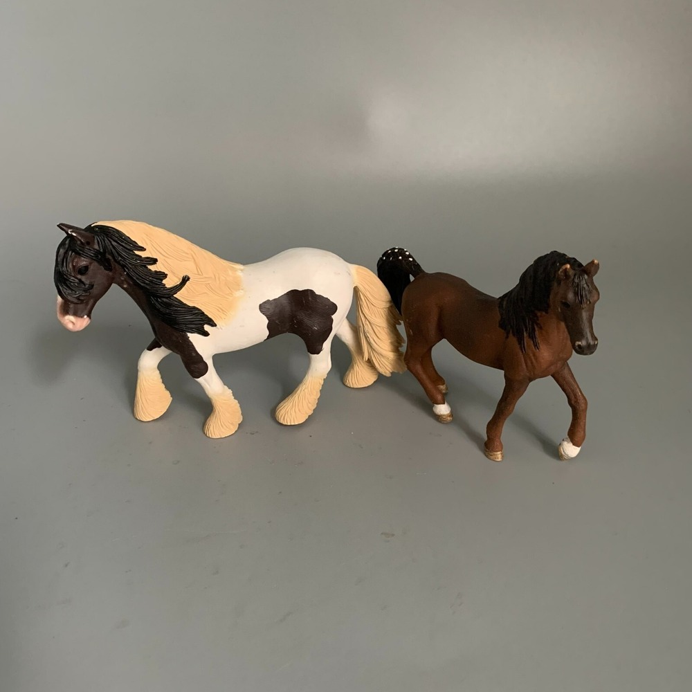 Schleich Horse Lot Pinto Gypsy Vanner Stallion & Brown Arabian Mare Figurines